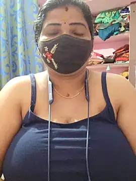 Snapshot of lathikaqueentamil chatting on 10.13.25 lathikaqueentamil online show from 10.13.25