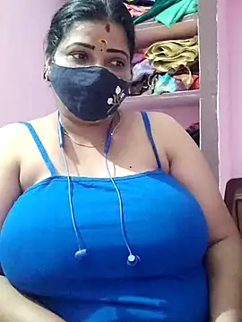 Snapshot of lathikaqueentamil chatting on 11.11.25 lathikaqueentamil online show from 11.11.25