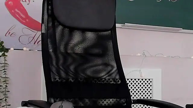 NoraHaynes online show from 04.11.26