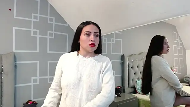 Snapshot of AliceBlackx chatting on 10.28.25 AliceBlackx online show from 10.28.25