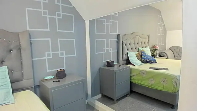 Snapshot of AliceBlackx chatting on 10.29.25 AliceBlackx online show from 10.29.25