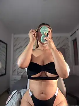 Snapshot of ChannelConnor_ chatting on 09.26.25 ChannelConnor online show from 09.26.25