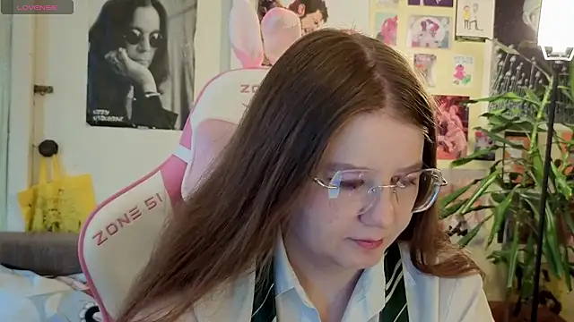 Snapshot of Sienna-Cow chatting on 10.23.25 Sienna-Cow online show from 10.23.25