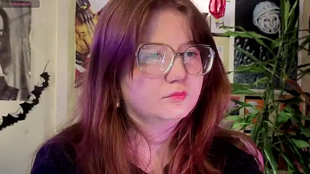 Snapshot of Sienna-Cow chatting on 12.02.25 Sienna-Cow online show from 12.02.25