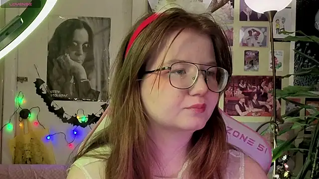 Snapshot of Sienna-Cow chatting on 12.15.25 Sienna-Cow online show from 12.15.25