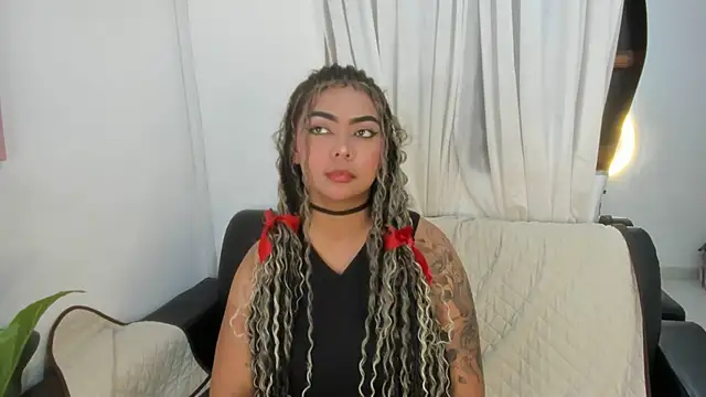 nahomy ryans online show from 10.26.25