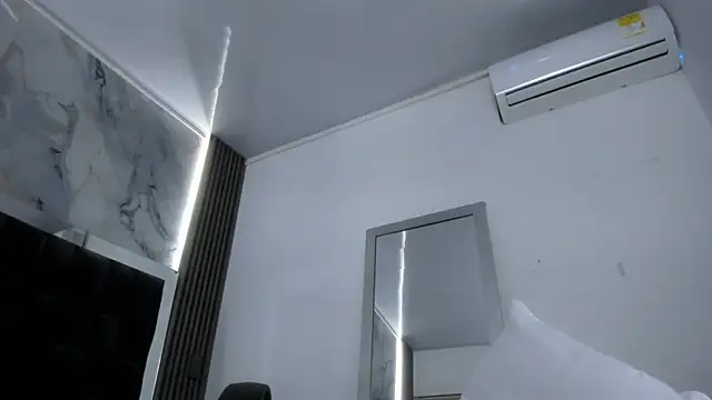 Snapshot of SweetCata_ts chatting on 12.15.25 SweetCata ts online show from 12.15.25