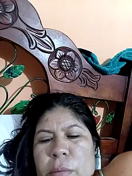 hotmom33 online show from 10.15.25