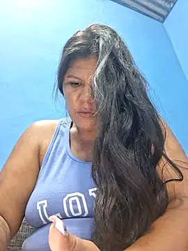 hotmom33 online show from 10.18.25