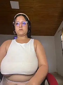 Snapshot of Alina0 chatting on 10.19.25 Alina0 online show from 10.19.25