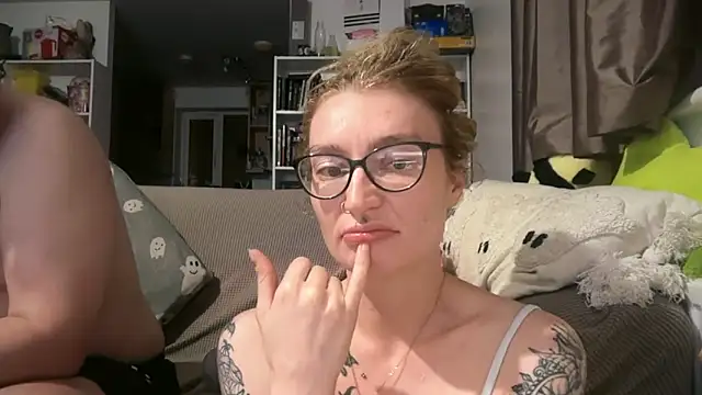 Snapshot of harleyblair chatting on 06.17.26 harleyblair online show from 06.17.26