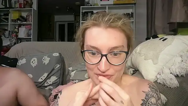 Snapshot of harleyblair chatting on 06.19.26 harleyblair online show from 06.19.26