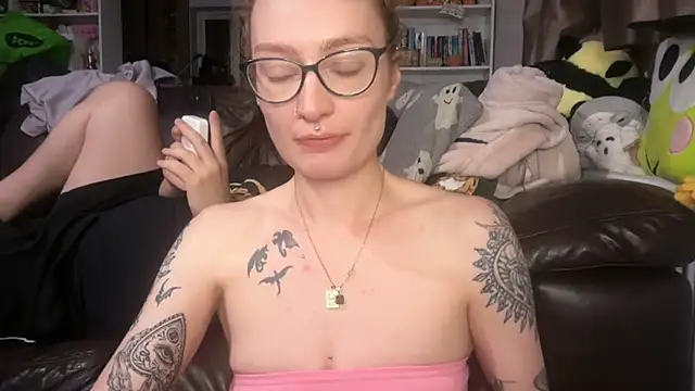 Snapshot of harleyblair chatting on 07.16.26 harleyblair online show from 07.16.26