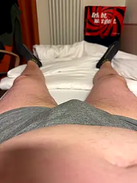 Snapshot of NaTolleWurst chatting on 11.25.25 NaTolleWurst online show from 11.25.25