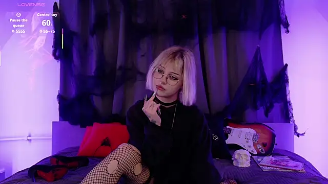 LiyaLuna online show from 09.17.25