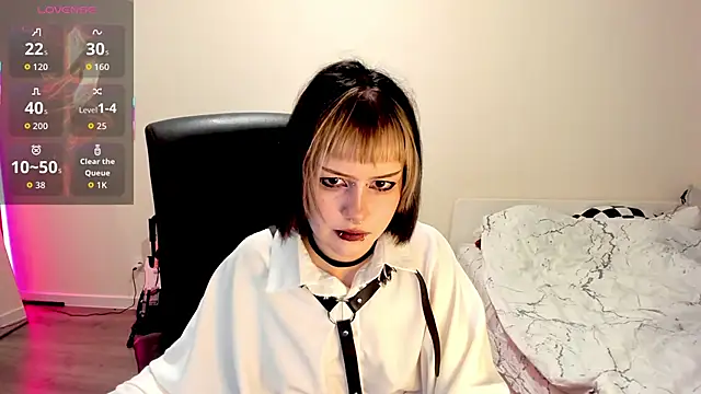 LiyaLuna online show from 10.21.25