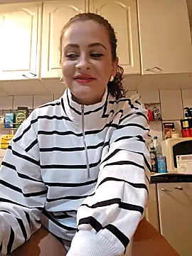 Snapshot of ShineBright88 chatting on 10.26.25 ShineBright88 online show from 10.26.25