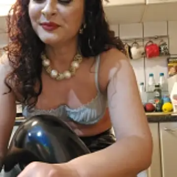 Snapshot of ShineBright88 chatting on 11.10.25 ShineBright88 online show from 11.10.25