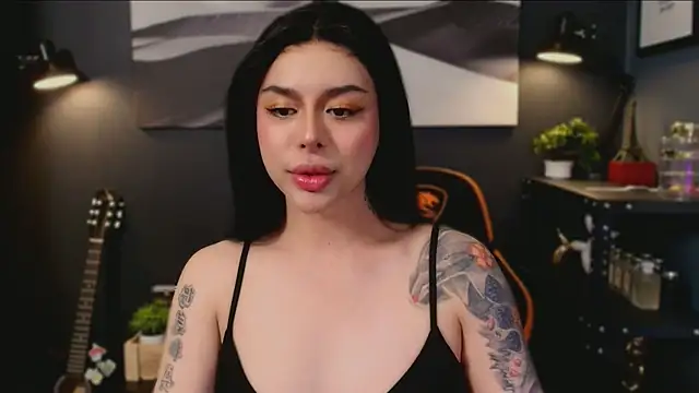 Snapshot of LUNACOCKSLAYER chatting on 11.14.25 LUNACOCKSLAYER online show from 11.14.25