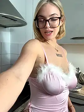 zoeypink online show from 11.26.25