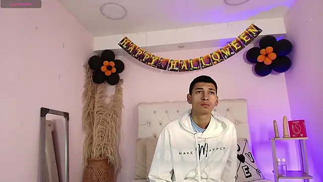 AmelieAndAce online show from 10.29.25