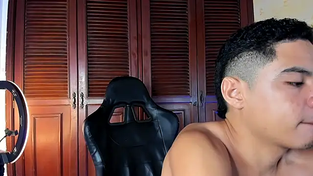 Snapshot of edy_play chatting on 10.22.25 edy play online show from 10.22.25