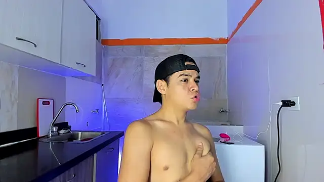 Snapshot of edy_play chatting on 11.18.25 edy play online show from 11.18.25