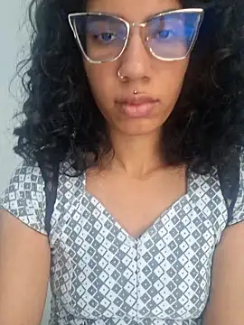 Snapshot of RavenShyfit chatting on 11.13.25 RavenShyfit online show from 11.13.25