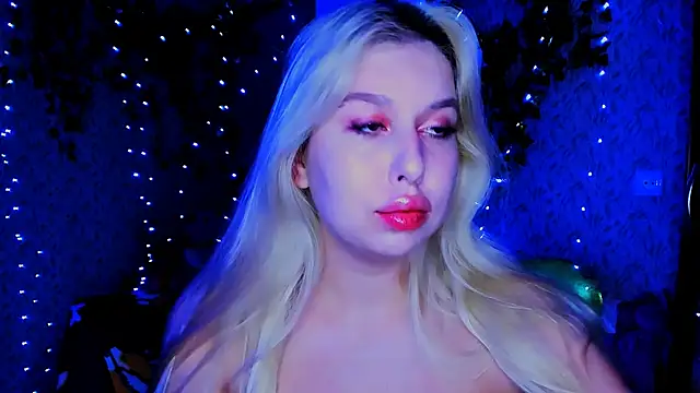 Snapshot of ChloeRicc chatting on 11.09.25 ChloeRicc online show from 11.09.25