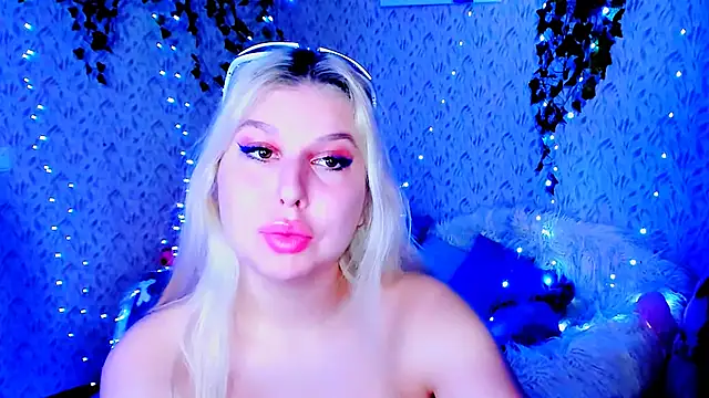 Snapshot of ChloeRicc chatting on 11.10.25 ChloeRicc online show from 11.10.25