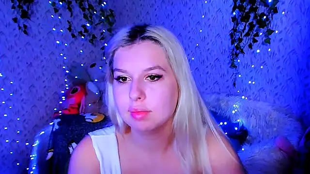 Snapshot of ChloeRicc chatting on 11.11.25 ChloeRicc online show from 11.11.25