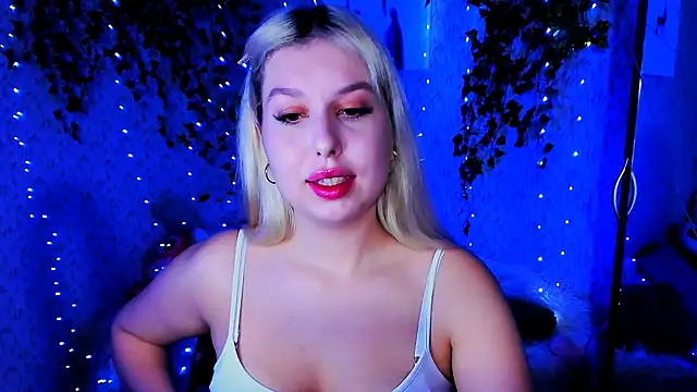 Snapshot of ChloeRicc chatting on 11.14.25 ChloeRicc online show from 11.14.25