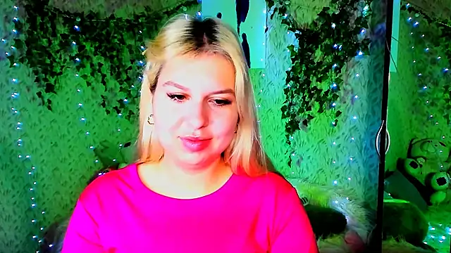 Snapshot of ChloeRicc chatting on 11.15.25 ChloeRicc online show from 11.15.25