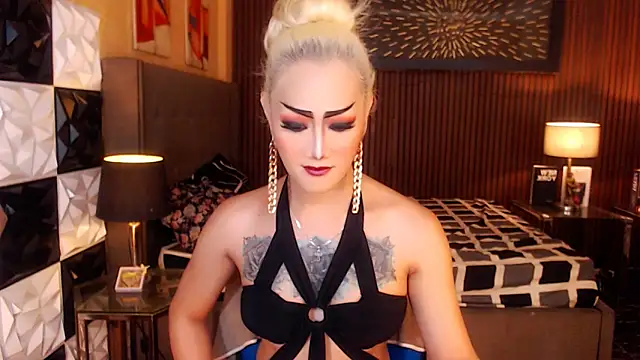 Snapshot of HorseCockDivine chatting on 02.18.26 HorseCockDivine online show from 02.18.26