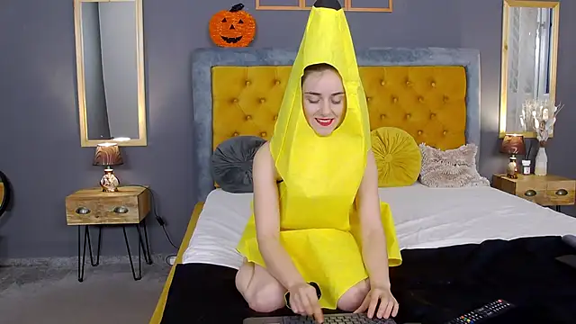 Snapshot of Jessica_White_ chatting on 10.30.25 Jessica White online show from 10.30.25