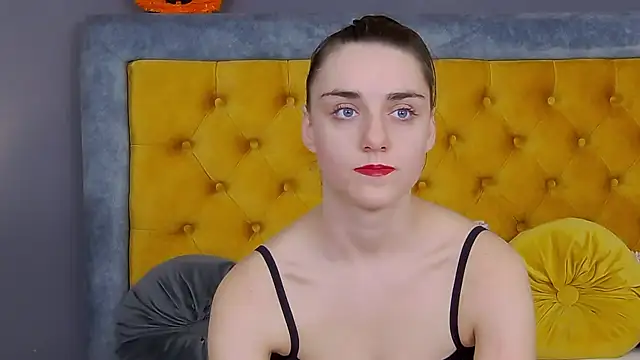 Snapshot of Jessica_White_ chatting on 11.05.25 Jessica White online show from 11.05.25