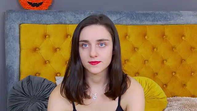 Snapshot of Jessica_White_ chatting on 11.17.25 Jessica White online show from 11.17.25