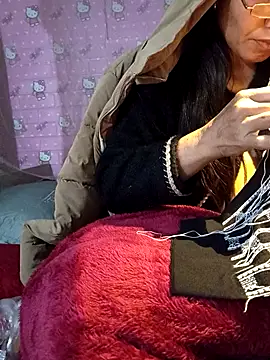 Snapshot of TinTin321 chatting on 12.18.25 TinTin321 online show from 12.18.25