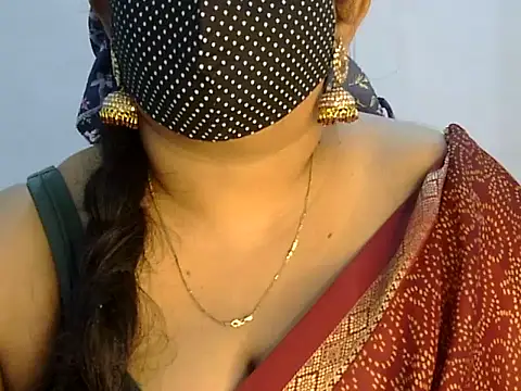 Snapshot of Siya_Akhor chatting on 10.14.25 Siya Akhor online show from 10.14.25