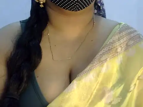 Snapshot of Siya_Akhor chatting on 10.15.25 Siya Akhor online show from 10.15.25