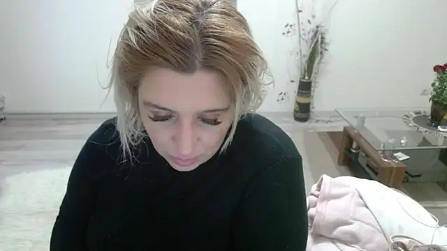 Snapshot of TheeaBlanco chatting on 10.27.25 TheeaBlanco online show from 10.27.25