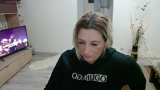 Snapshot of TheeaBlanco chatting on 11.09.25 TheeaBlanco online show from 11.09.25