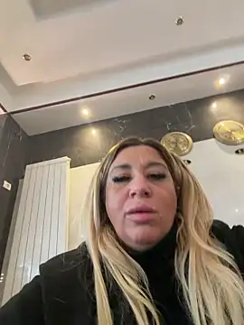 Snapshot of TheeaBlanco chatting on 12.02.25 TheeaBlanco online show from 12.02.25