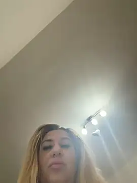 Snapshot of TheeaBlanco chatting on 12.14.25 TheeaBlanco online show from 12.14.25