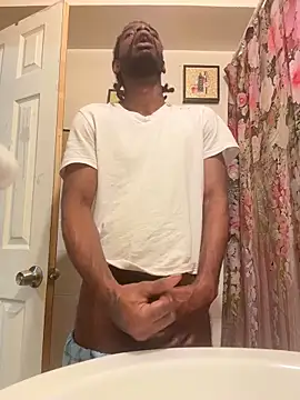 Snapshot of BigBDMari chatting on 11.28.25 BigBDMari online show from 11.28.25