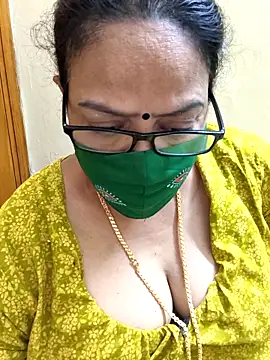 Snapshot of heera-rani chatting on 12.17.25 heera-rani online show from 12.17.25