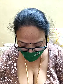 Snapshot of heera-rani chatting on 12.18.25 heera-rani online show from 12.18.25