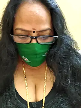 Snapshot of heera-rani chatting on 12.19.25 heera-rani online show from 12.19.25