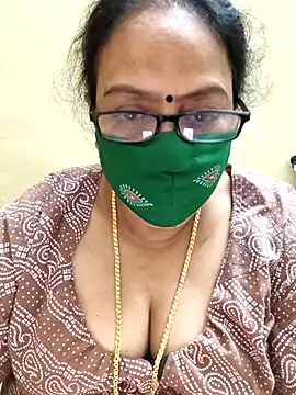 Snapshot of heera-rani chatting on 12.20.25 heera-rani online show from 12.20.25