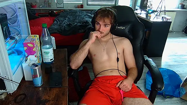 Snapshot of Rudi2007Eye chatting on 09.22.25 Rudi2007Eye online show from 09.22.25